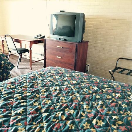 Lewis & Clark Motor Lodge East Alton Room photo